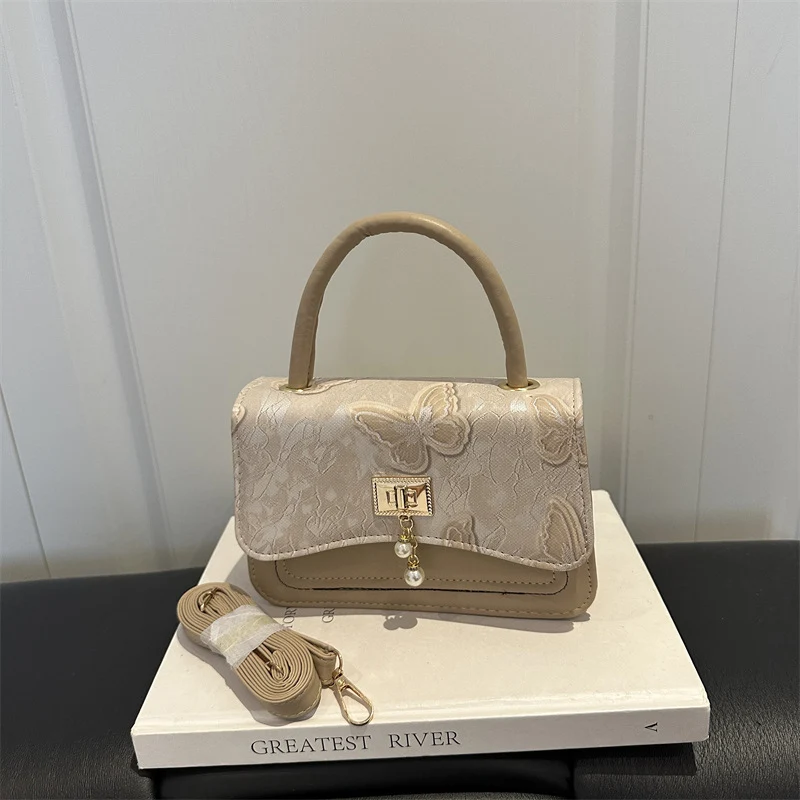 Elegante blumengemusterte Abendhandtasche