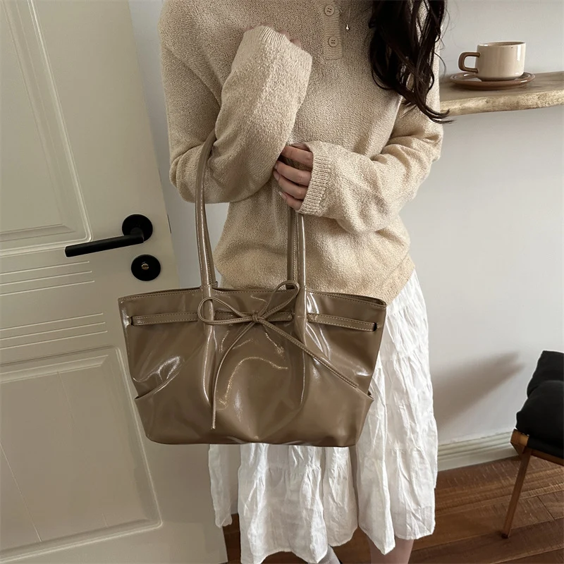 Elegante Patentleder Tote Bag