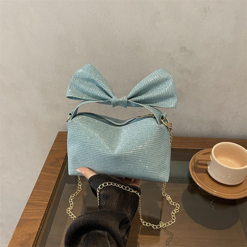 Bogen-accentuierte funkelnde Handtasche