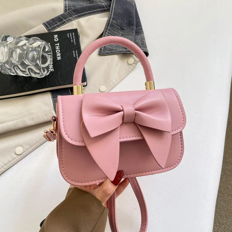 Schultertasche mit Schleifenakzent