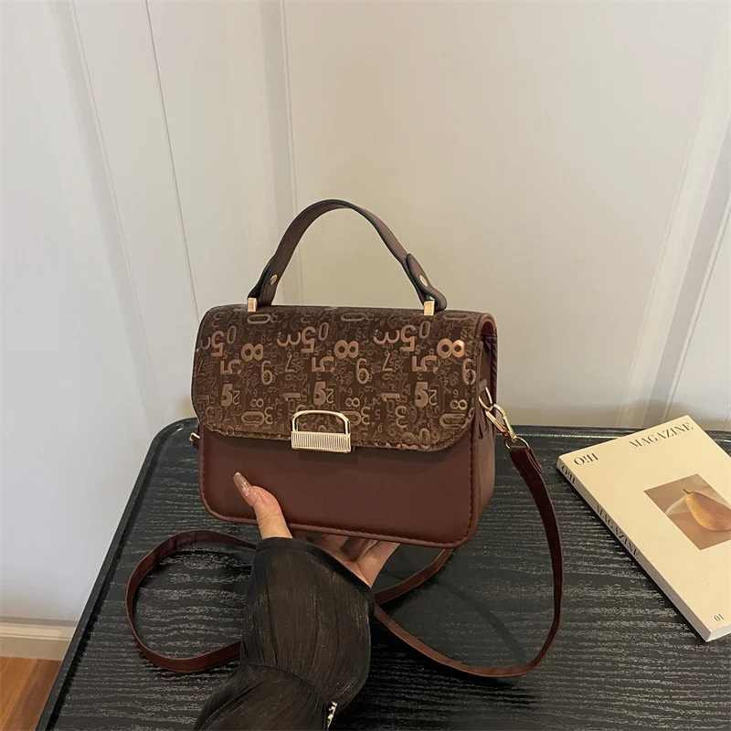 Stilvolle strukturierte Handtasche 1790614128