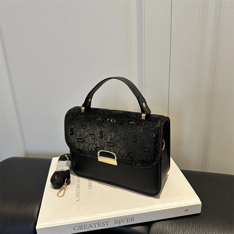 Stilvolle strukturierte Handtasche 1790614128