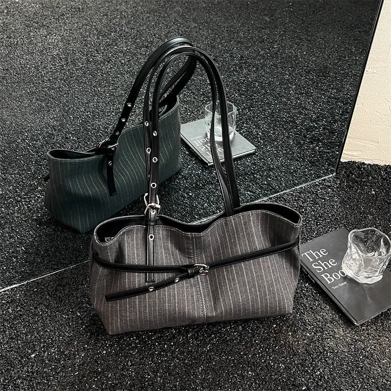 Stylische gestreifte Business-Tote