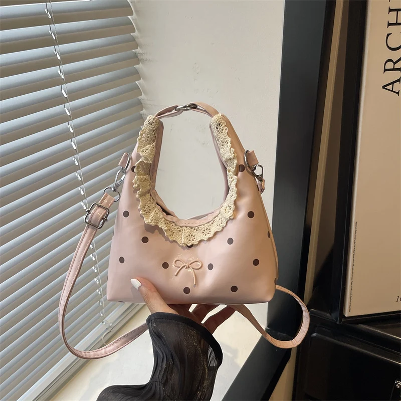 Dekorativer Handtasche mit Spitzenrand und Punkte-Muster