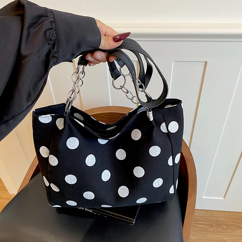 Stylische Punktedotte-Tasche