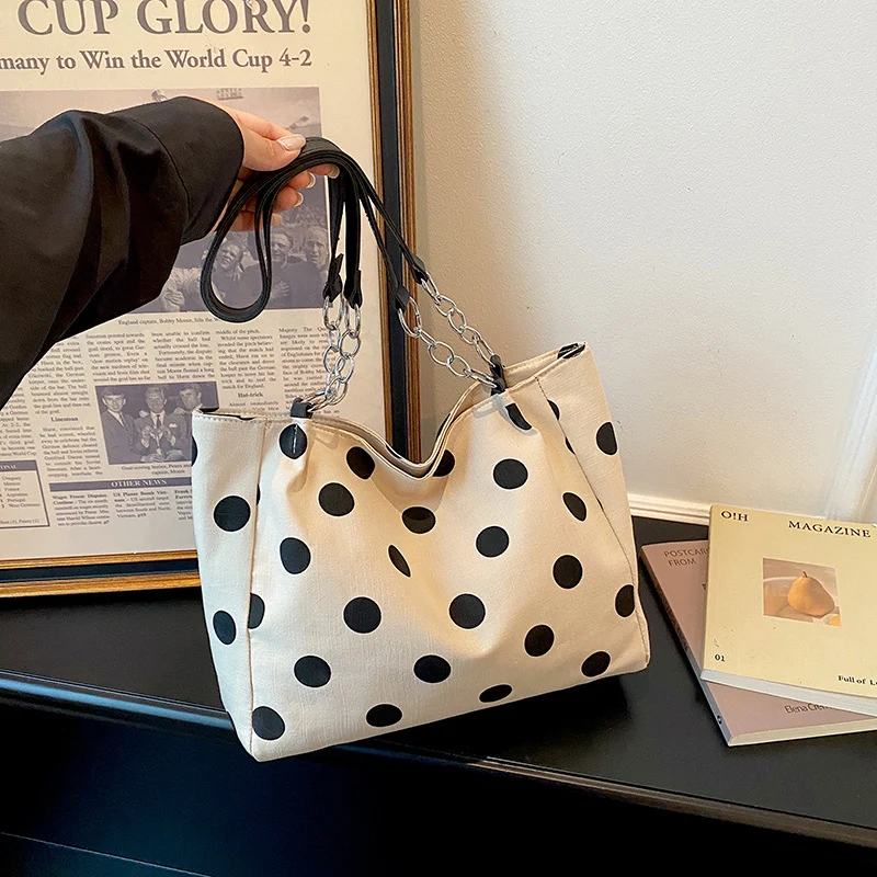 Stylische Punktedotte-Tasche