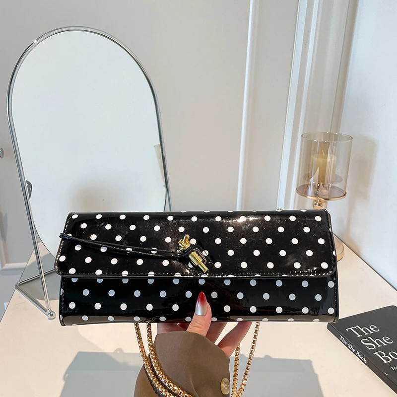 Chice patentierte Leder-Clutch