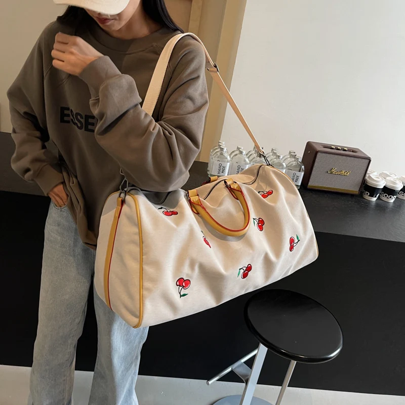 Bestickte Reise-Tasche Karnz