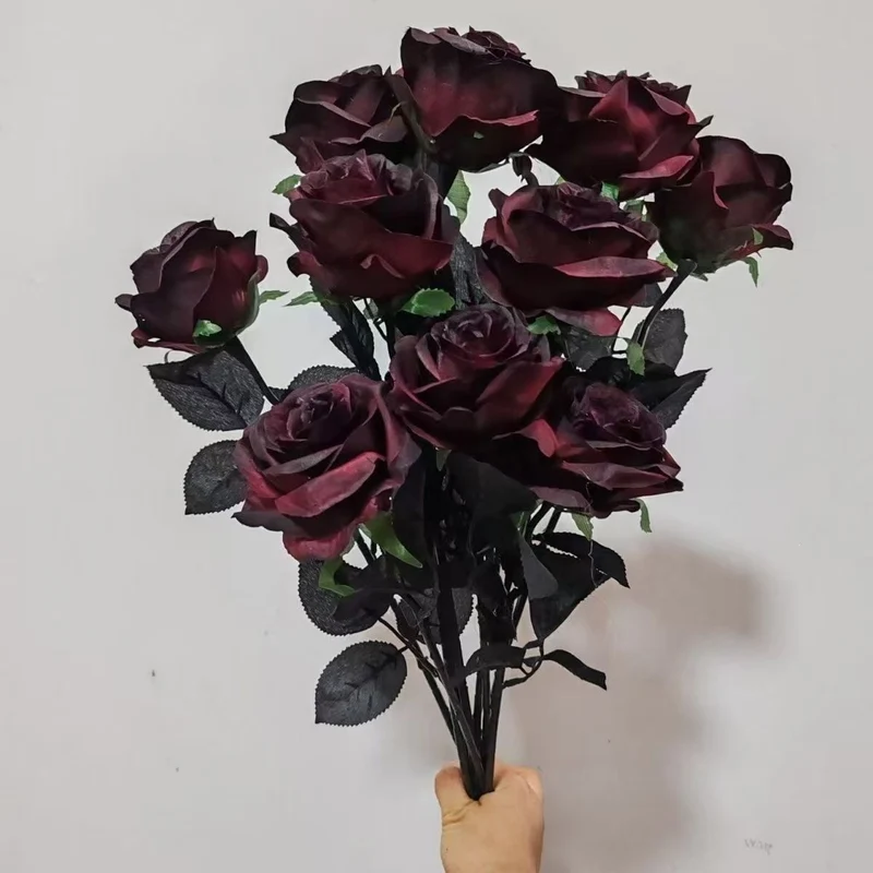 Elegante dekorative künstliche schwarze Rosenbouquet