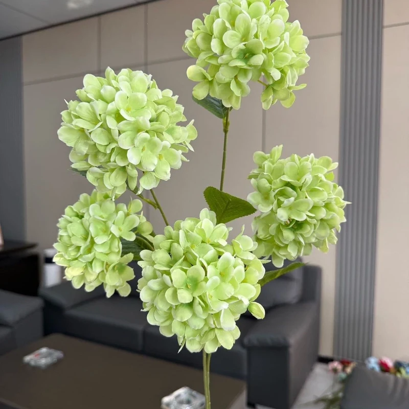Lebensechte Hortensie Blumenanordnung