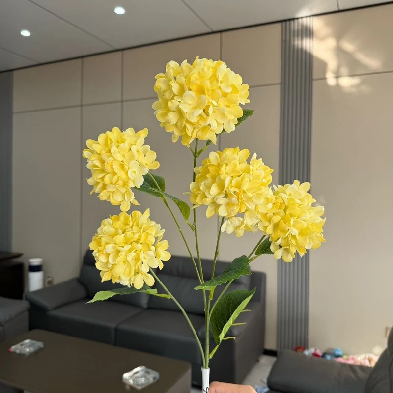 Lebensechte Hortensie Blumenanordnung