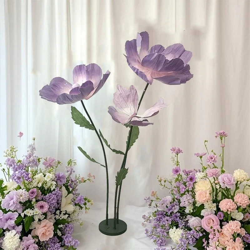 Dekorativer Papierblumenarrangement