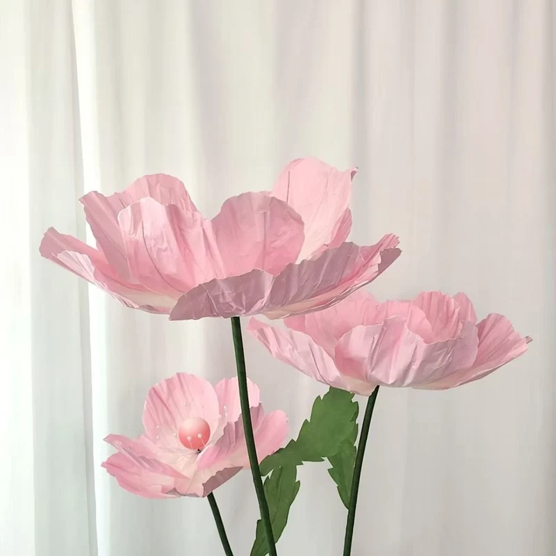 Dekorativer Papierblumenarrangement