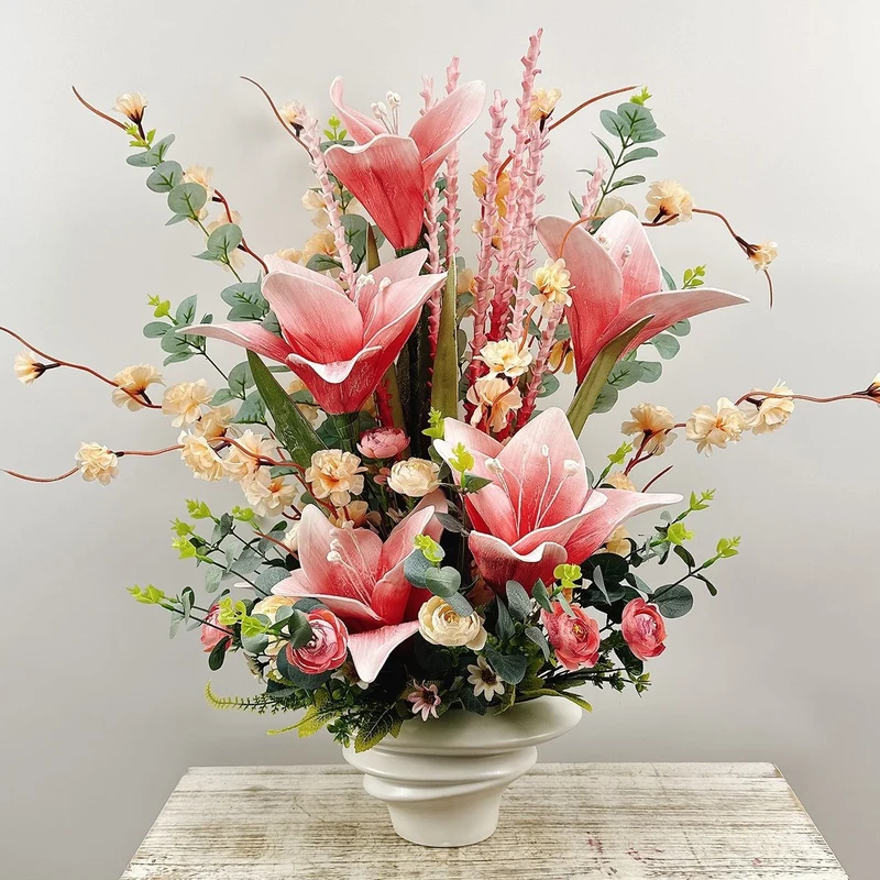 Dekoratives florales Mittelstück Arrangement