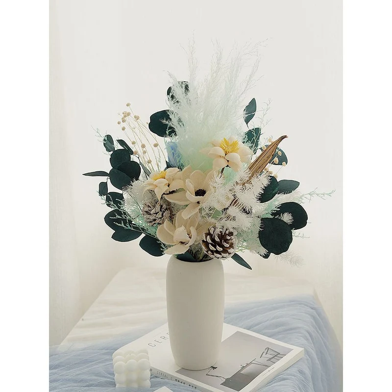 Elegante Trockenblumenarrangement