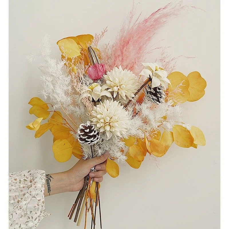 Elegante Trockenblumenarrangement
