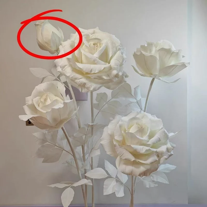 Elegante Dekorative Papierrosen Arrangement