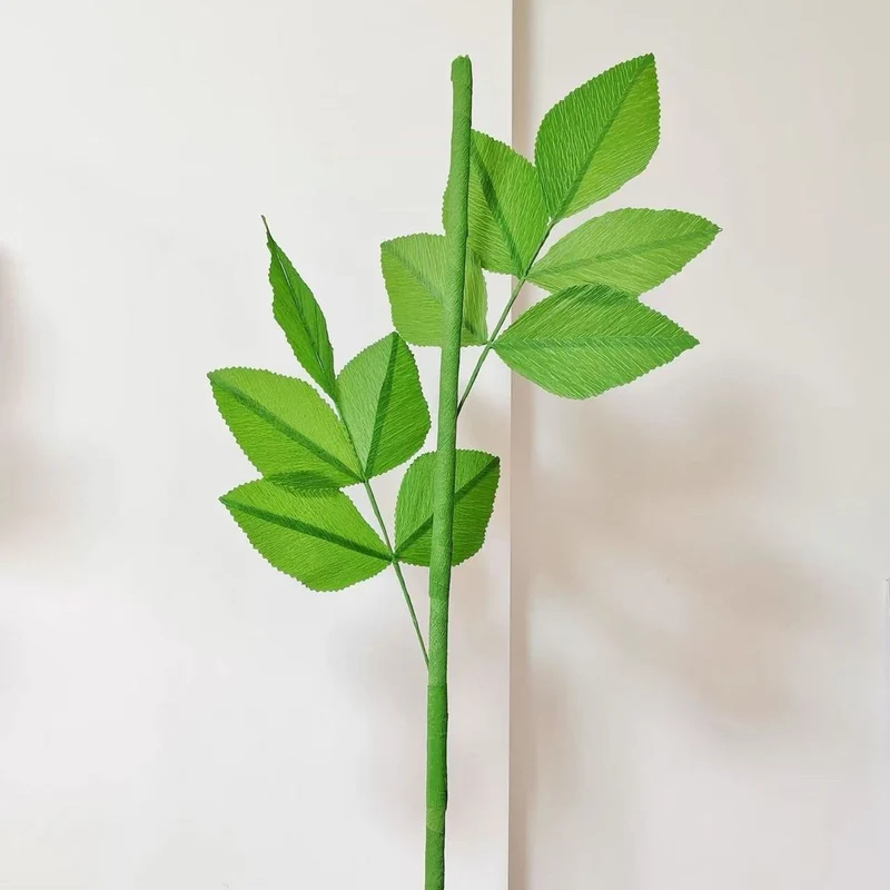 Elegante Dekorative Papierrosen Arrangement
