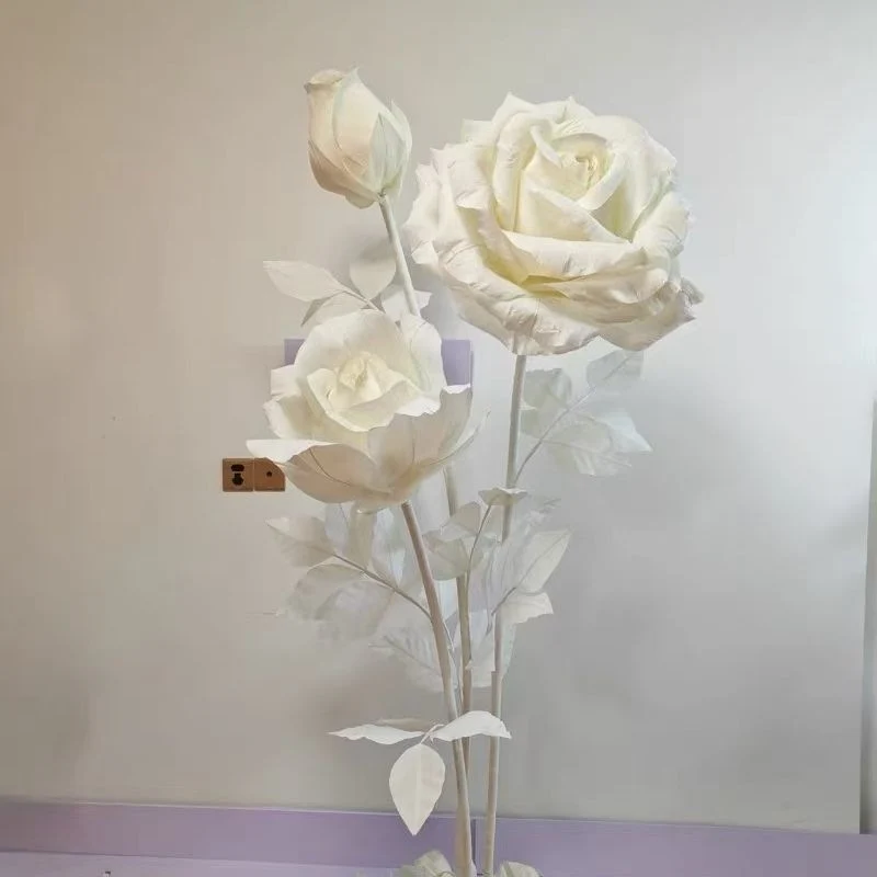 Elegante Dekorative Papierrosen Arrangement
