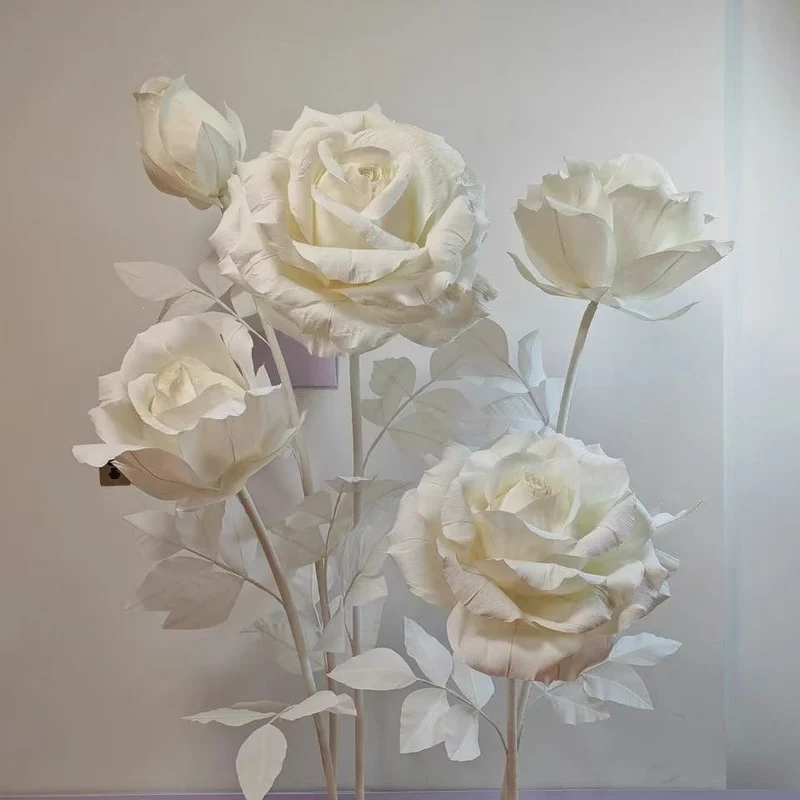 Elegante Dekorative Papierrosen Arrangement