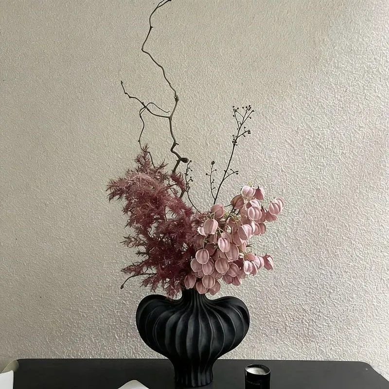 Elegante dekorative Blumenarrangement
