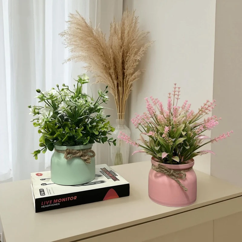Künstlerisches Kunstblumenarrangement