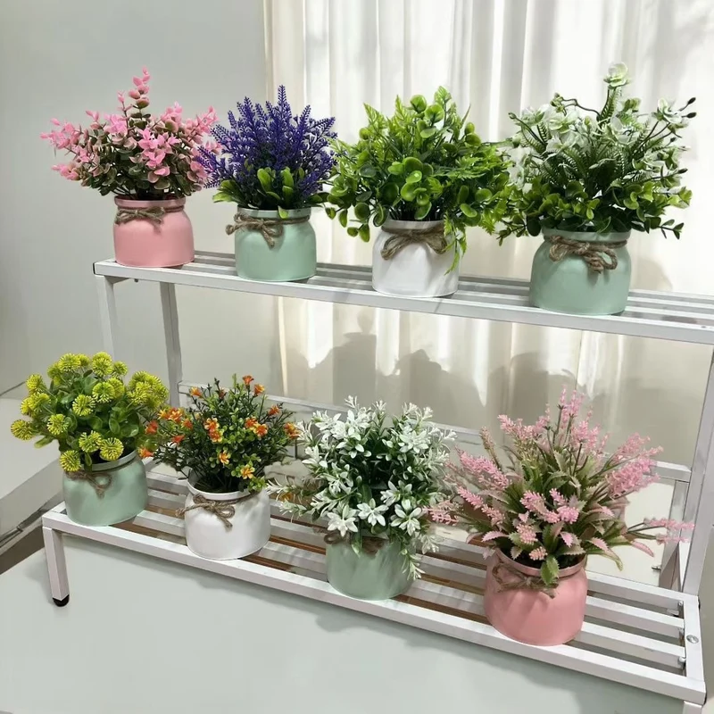 Künstlerisches Kunstblumenarrangement