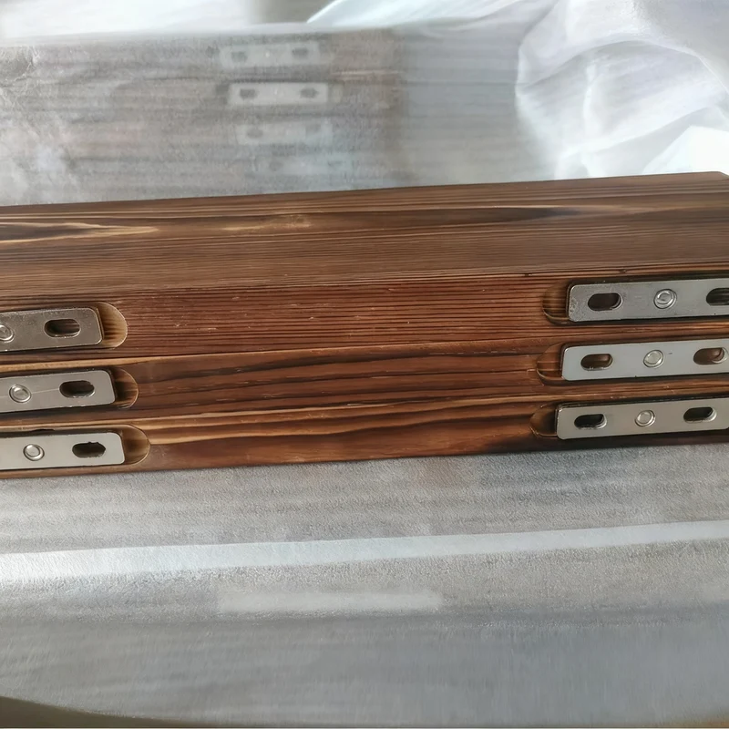 Wandregal aus Holz, schwebend