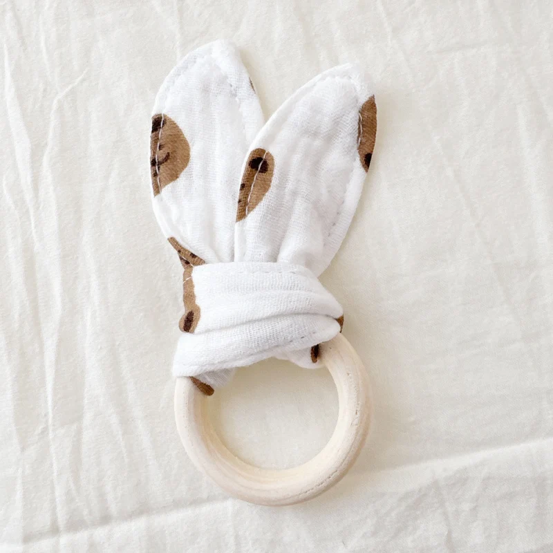 Beißring aus Holz und Baumwollstoff