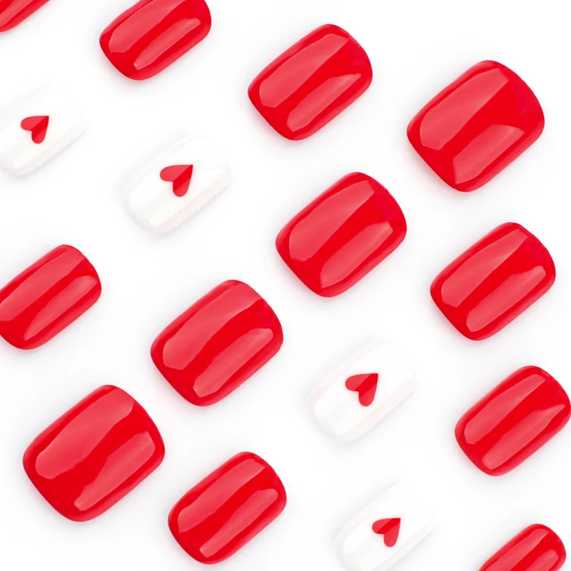 Stylisches Herzdesign Press-On Nagelset Karnz