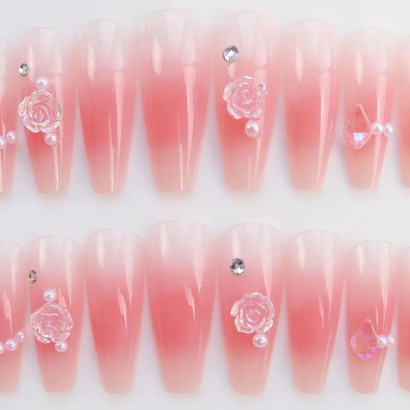 Premium Dekorative Strass Press-On Nagelkunst Karnz