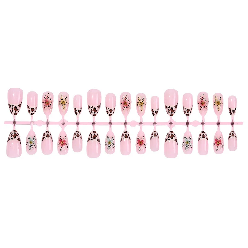 Stylisches Tierdruck Press-On Nagelset Karnz