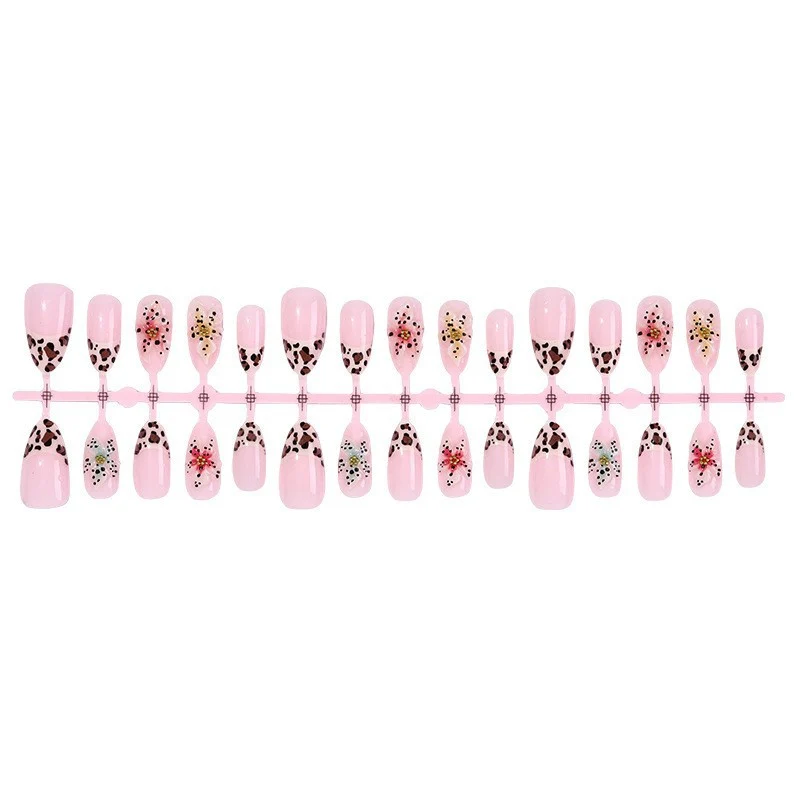 Stylisches Tierdruck Press-On Nagelset Karnz