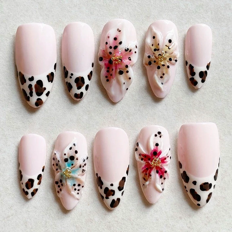 Stylisches Tierdruck Press-On Nagelset Karnz