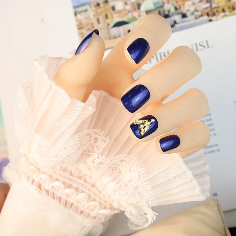 Premium dekorative Press-On Nail Set Karnz