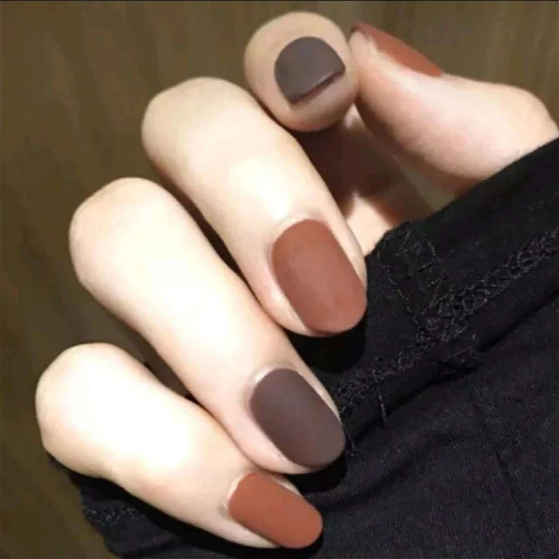 Elegantes Glänzendes Press-On Nagelset Karnz