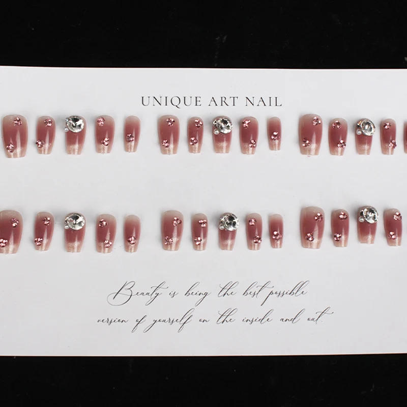 Rhinestone-verziertes Press-On-Nagelkunst-Set Karnz