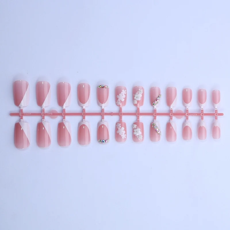 Maniküre Nagelkunst Karnz