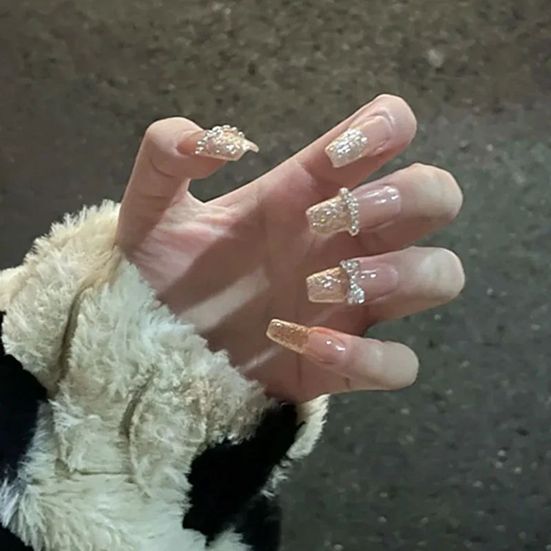 Luxus Glitzernde Press-On Nagelkunst Karnz