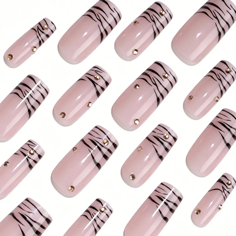 Elegantes Press-On-Nail-Design Karnz