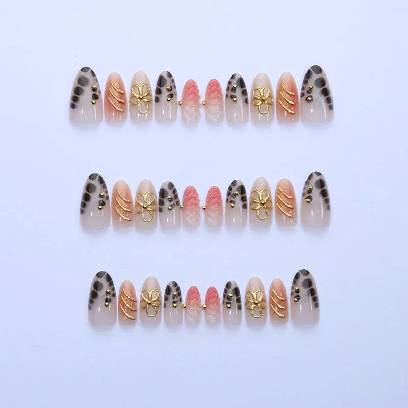 Elegantes Press-On Nail Art Set Karnz
