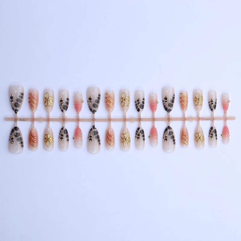 Elegantes Press-On Nail Art Set Karnz