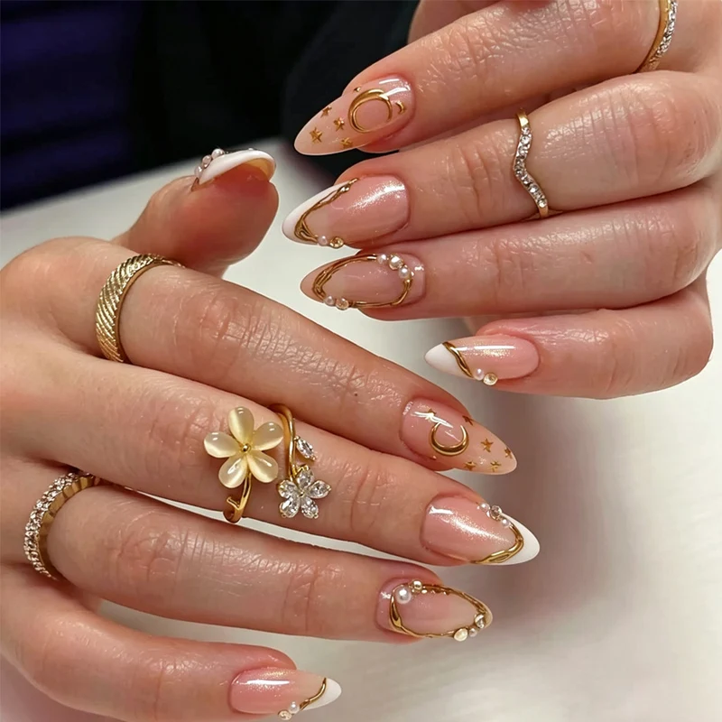 Elegante Gold-Akzent Druck-On Nagelkunst Karnz