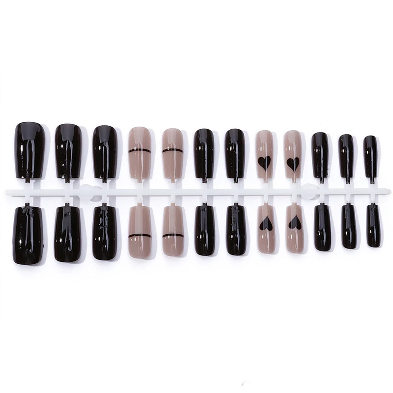 Elegantes Glänzendes Press-On Nagelset Karnz