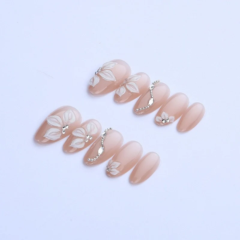 Elegantes Blumennagelkunst-Set Karnz