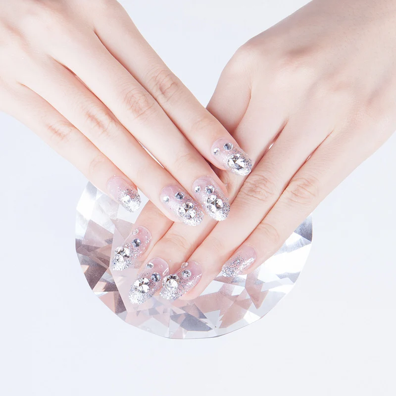 Glitzerndes kunsthandwerkliches Press-On-Nagelset Karnz
