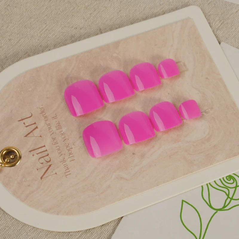 Glänzendes kurzes Press-On-Nagelset Karnz