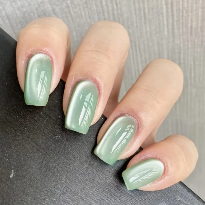Iridescent Press-On Nail Set Karnz
