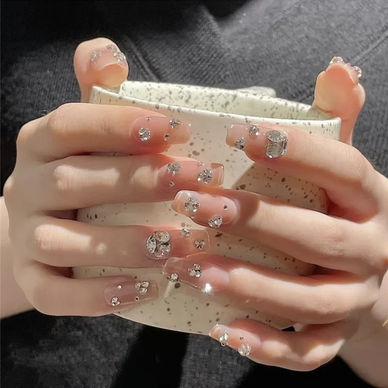 Glamouröse mit Strass verzierte Drucknägel Karnz