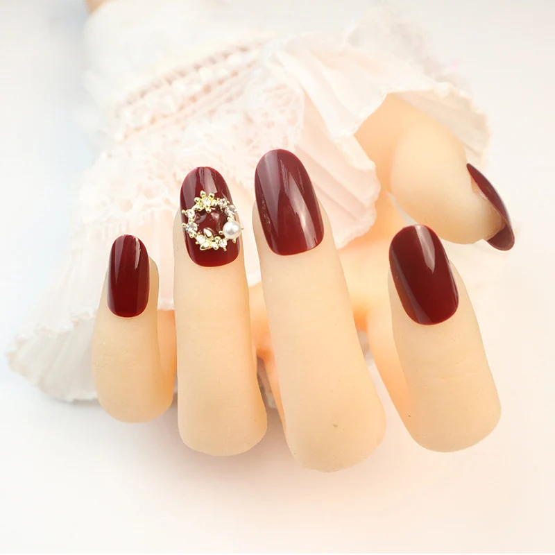 Glänzendes rotes Press-On-Nagelset mit eleganten Perlenakzenten Karnz